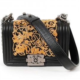 Mini sac Boy CHANEL cuir d'agneau noir et dentelle dorée