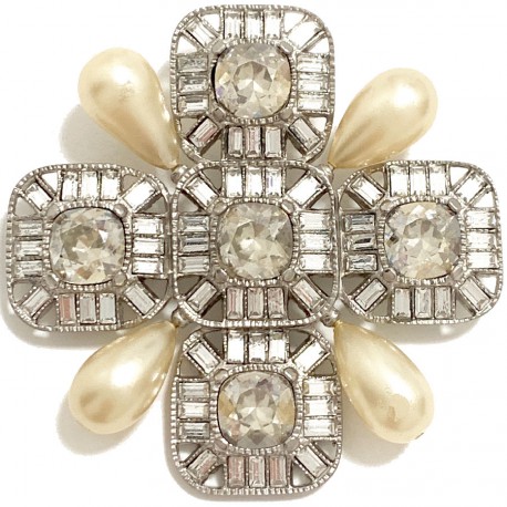 Broche CHANEL sertie de...