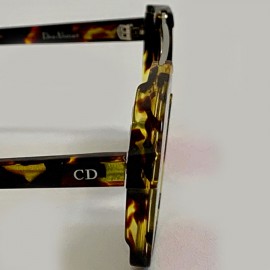 Lunettes de soleil DIOR modèle Abstract écaille verres violets