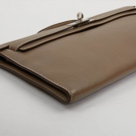 Pochette Kelly HERMES taupe