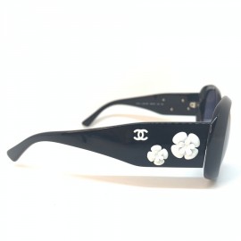 Chanel solaires noires et camélias blancs