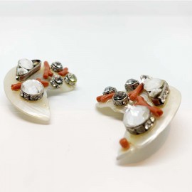 Boucles d'oreille nacre  corail et brillants