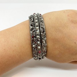 3 Bracelets CHANEL métal argent perles nacrées et rubis