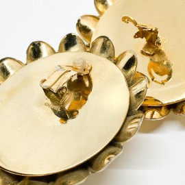 CHANEL Vintage Flower Clips in Gilt Metal