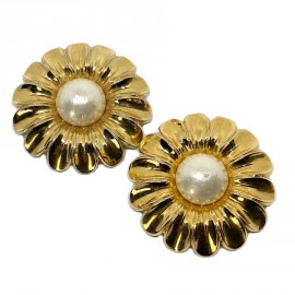 CHANEL Vintage Flower Clips in Gilt Metal